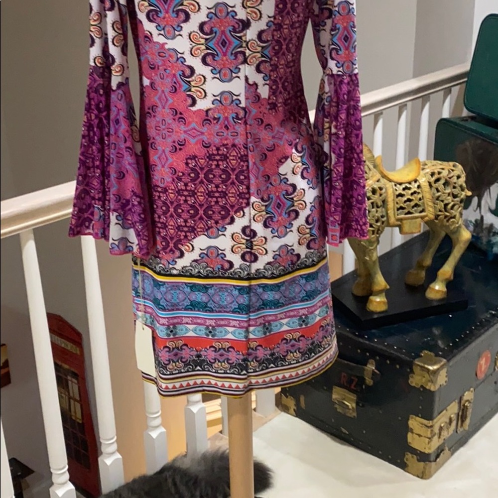 Colorful, Comfortable Dress - Picture 7 of 9